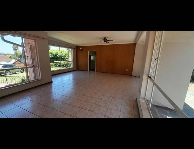 3 BEDROOM HOUSE FOR SALE IN CLUBVIEW